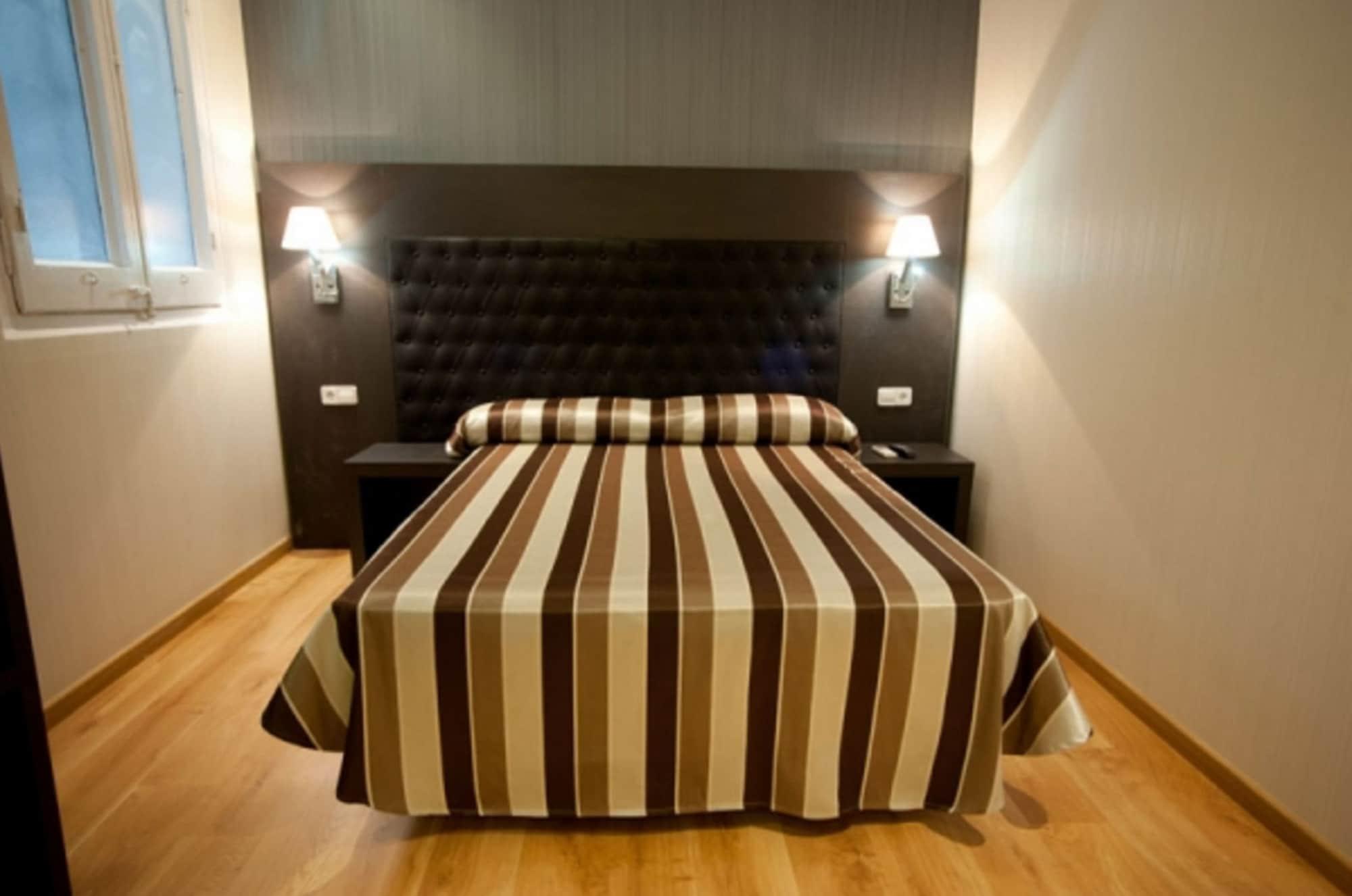 Hostal Bcn 46 Барселона Экстерьер фото