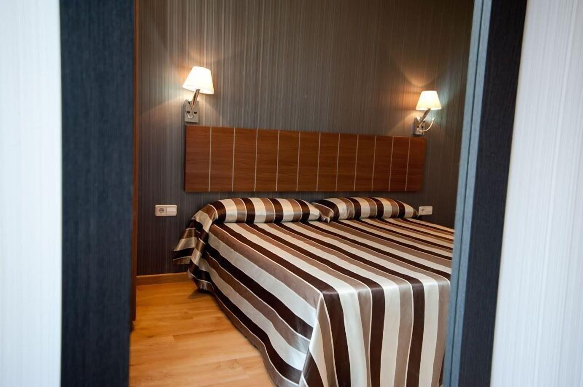 Hostal Bcn 46 Барселона Экстерьер фото
