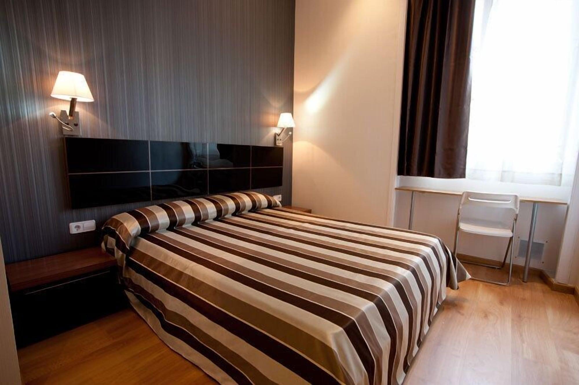 Hostal Bcn 46 Барселона Экстерьер фото