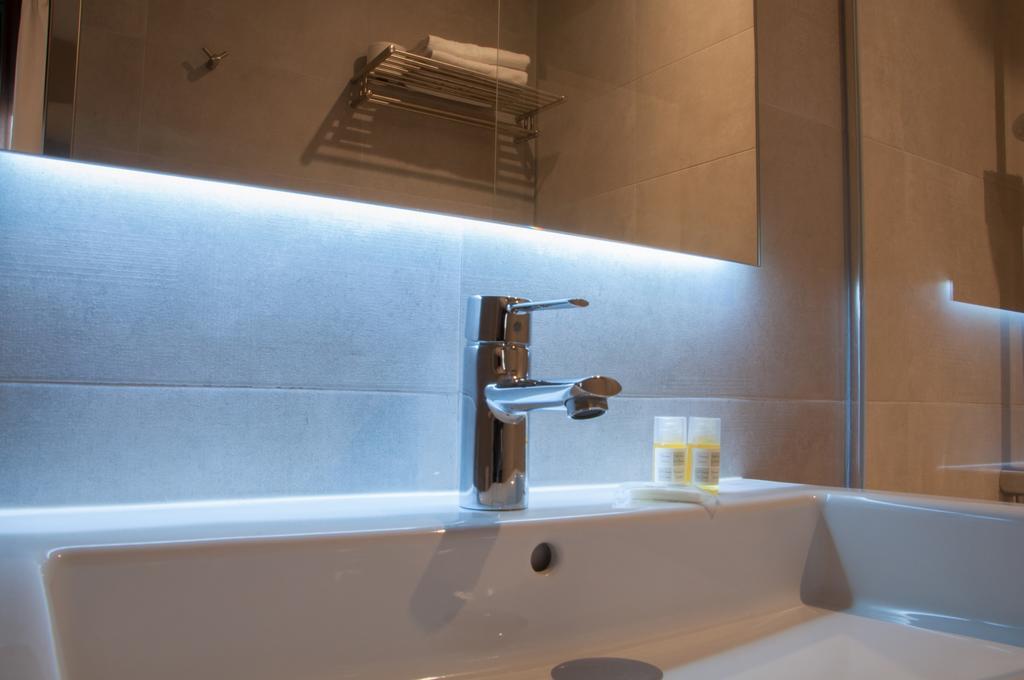 Hostal Bcn 46 Барселона Экстерьер фото