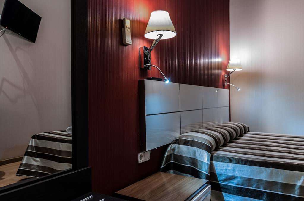 Hostal Bcn 46 Барселона Экстерьер фото