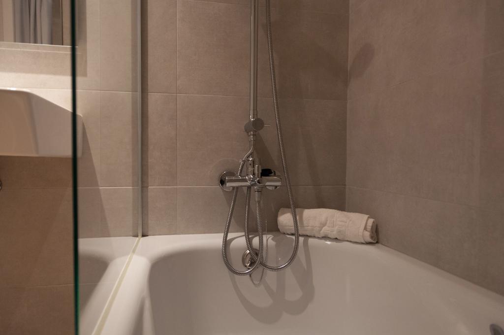 Hostal Bcn 46 Барселона Экстерьер фото