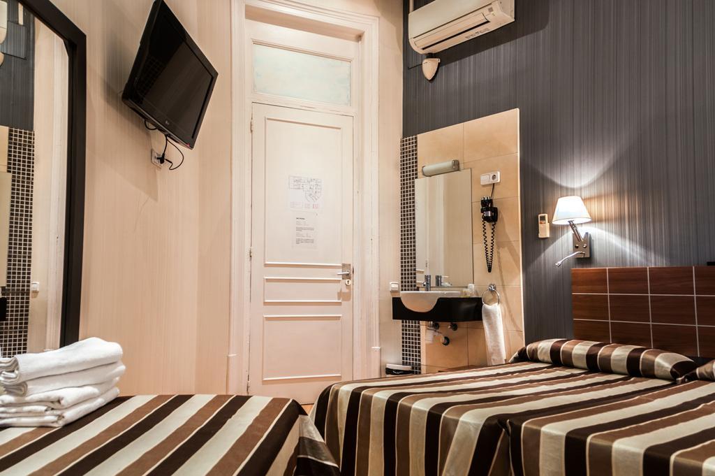 Hostal Bcn 46 Барселона Экстерьер фото