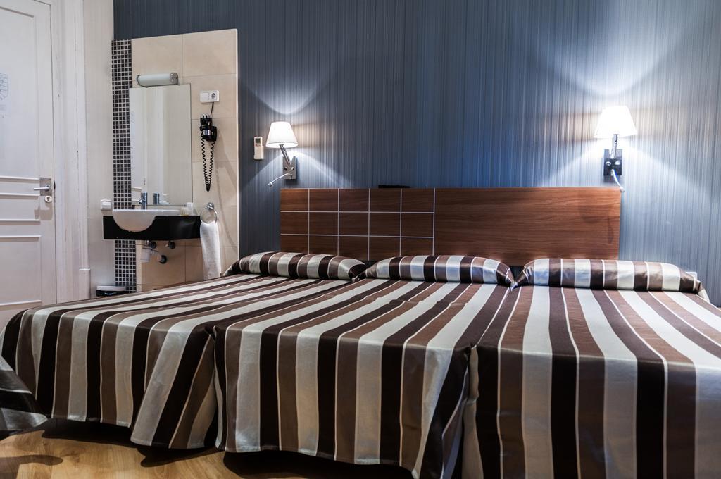 Hostal Bcn 46 Барселона Экстерьер фото