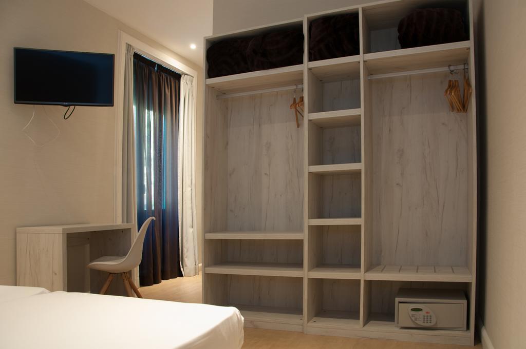 Hostal Bcn 46 Барселона Экстерьер фото