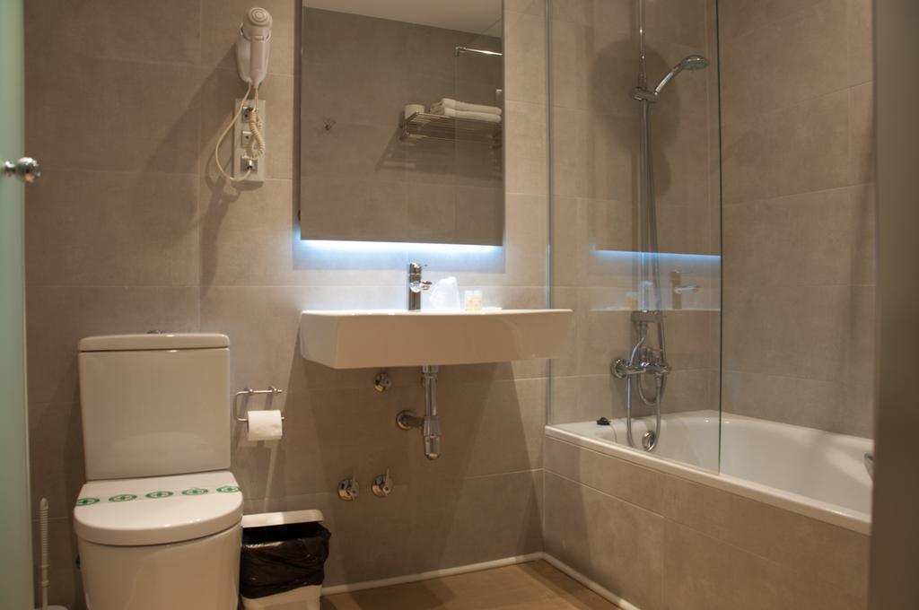 Hostal Bcn 46 Барселона Экстерьер фото