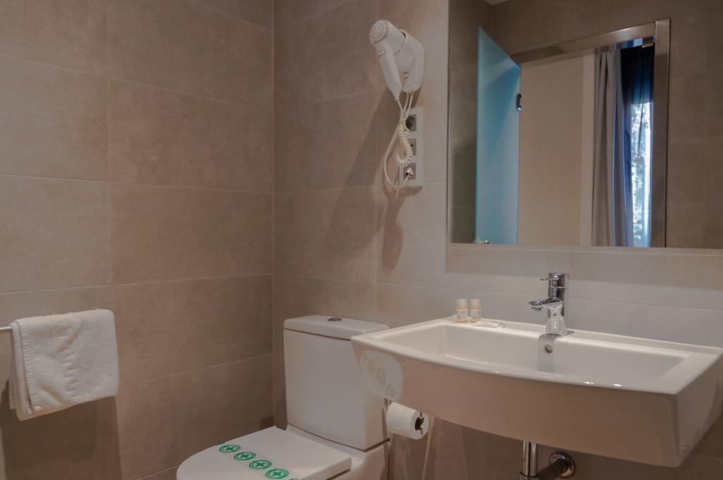Hostal Bcn 46 Барселона Экстерьер фото