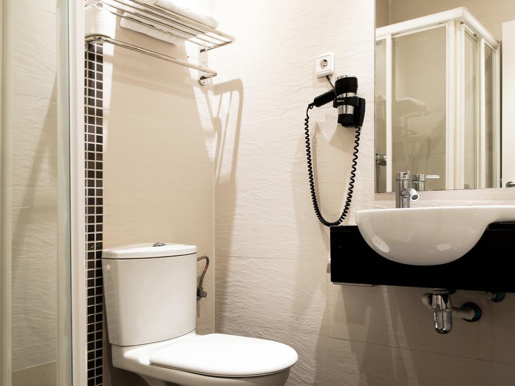 Hostal Bcn 46 Барселона Экстерьер фото