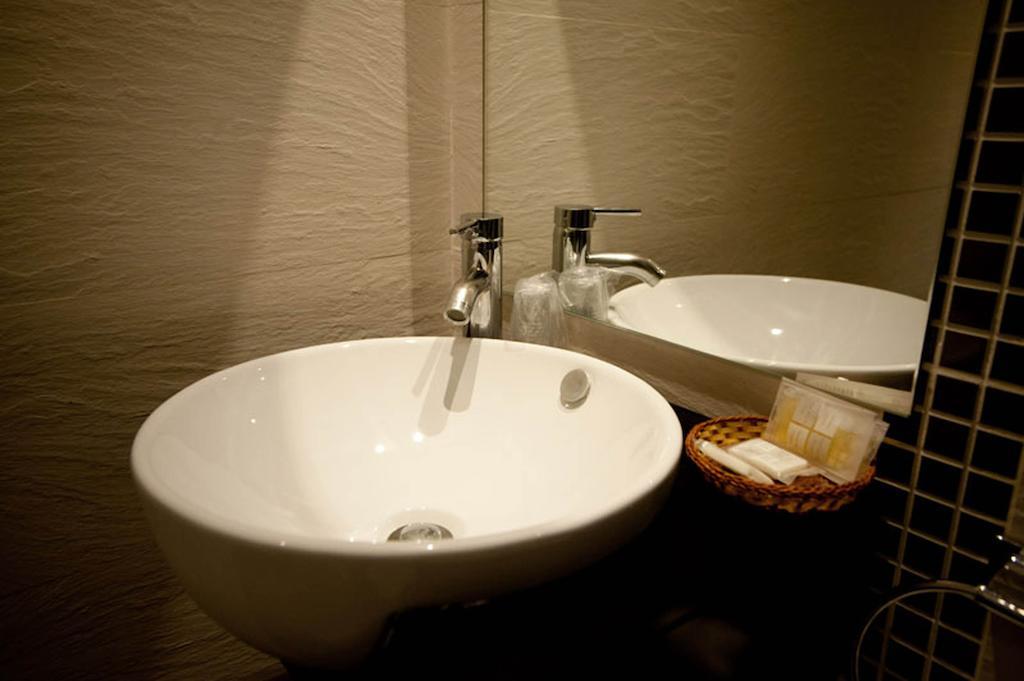 Hostal Bcn 46 Барселона Экстерьер фото