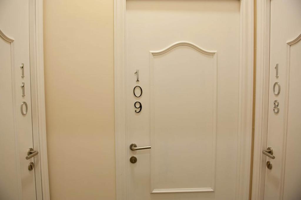 Hostal Bcn 46 Барселона Экстерьер фото