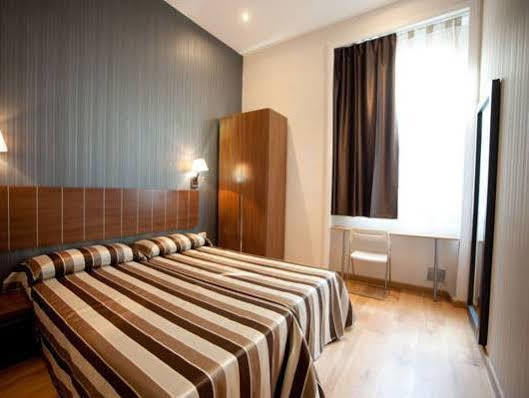 Hostal Bcn 46 Барселона Экстерьер фото